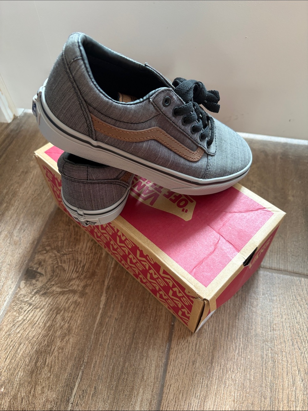 Vans ward boys Gray Canvas Low-Top Sneakers